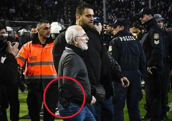 Γερμανικά ΜΜΕ: Καταστροφή για τον Τσίπρα η υπόθεση Σαββίδη