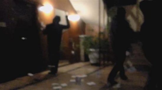 Ντοκουμέντο: Καρέ-καρέ επίθεση αναρχικών σε δικηγορικά γραφεία (video)