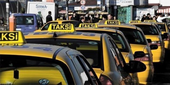«Γλίτωσαν» τις εισφορές για δώρο Πάσχα οι οδηγοί ταξί με υπουργική απόφαση