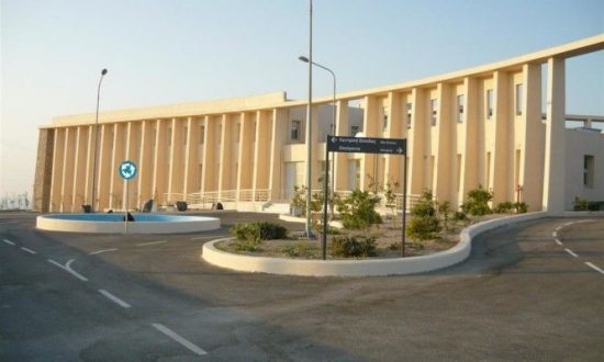 Καταγγελίες-φωτιά για το Νοσοκομείο Σαντορίνης: O μηχανικός, o γευσιγνώστης ελαιολάδου και o πωλητής λαμπτήρων