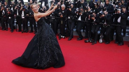 Τέλος οι selfies στο κόκκινο χαλί των Καννών