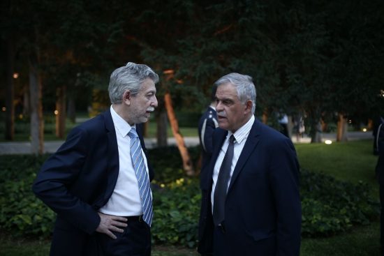 Και τελικά, ο Κοντονής υπέκυψε στην πίεση των αντιεξουσιαστών για να σώσει τον Τόσκα…