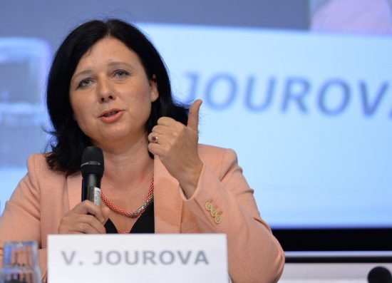 EE: Περισσότερες νομικές εξουσίες σε καταναλωτές έναντι των εταιριών