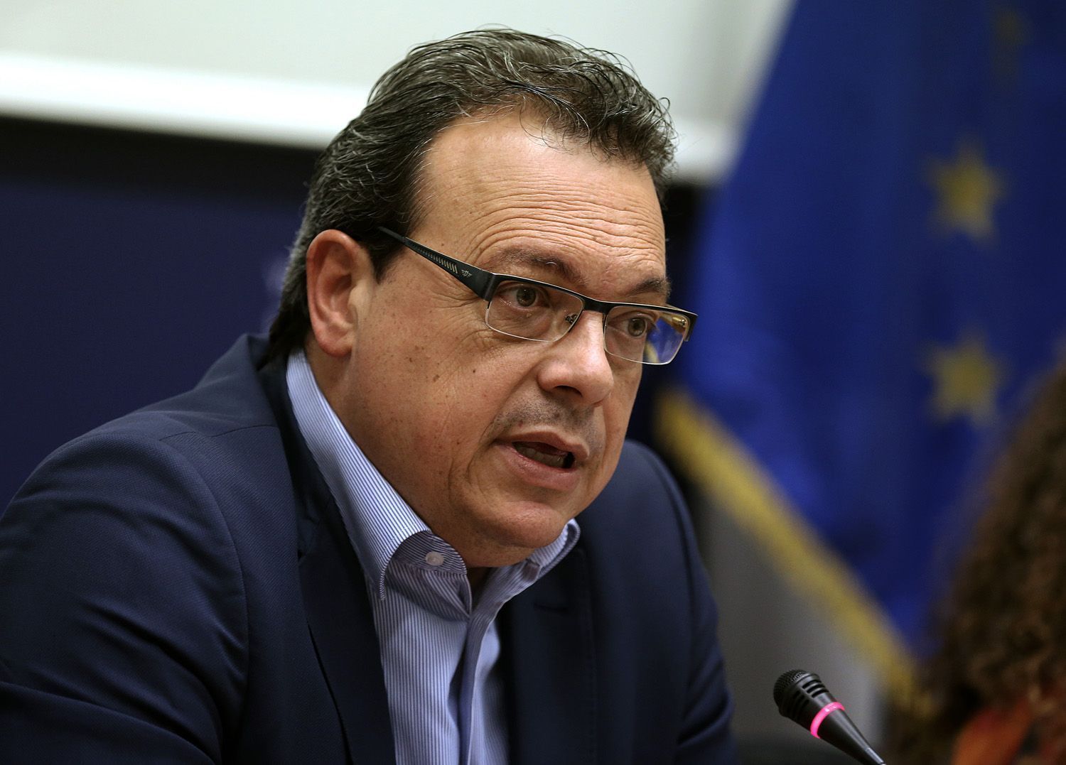 Σε υψηλούς τόνους στη Βουλή η συζήτηση για Μάνδρα και σκουπίδια στην Αττική