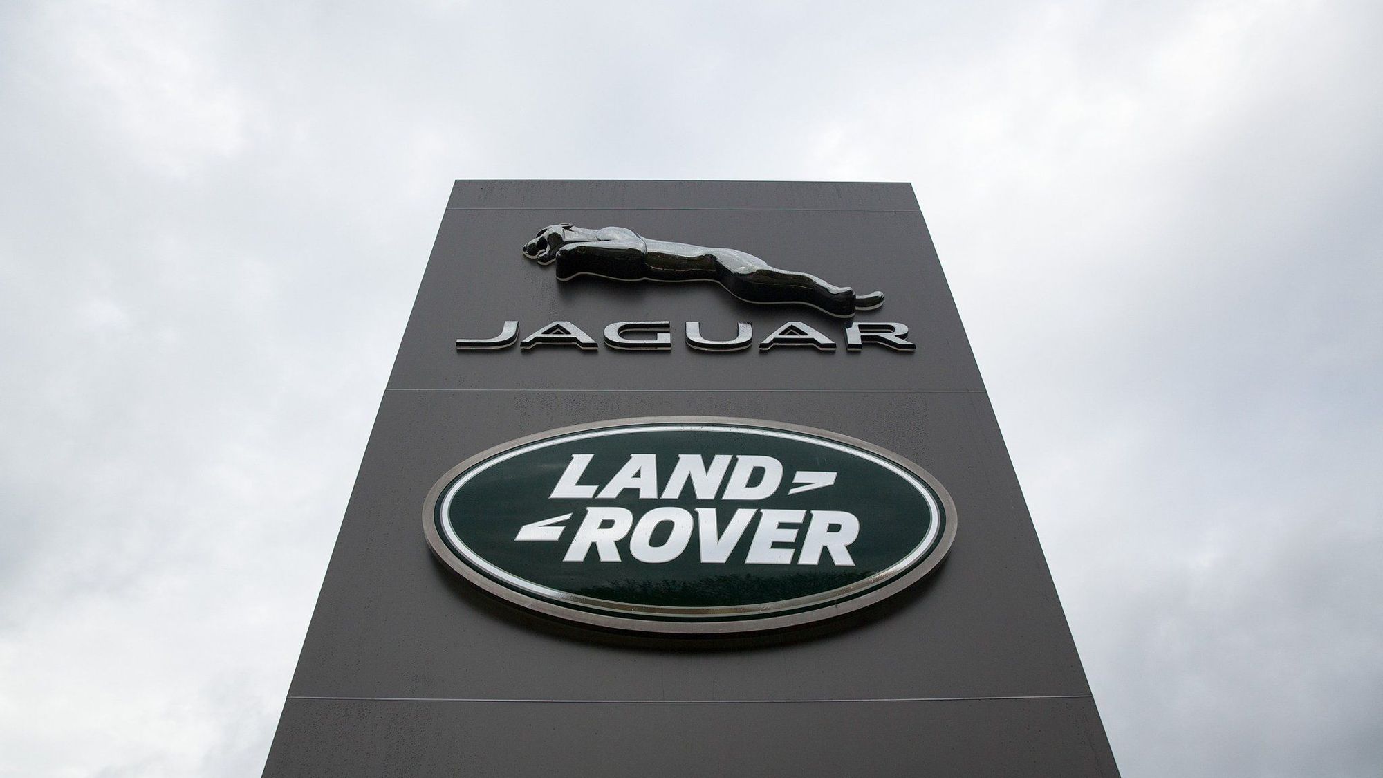 Η Jaguar Land Rover απολύει 1,000 υπαλλήλους λόγω Brexit
