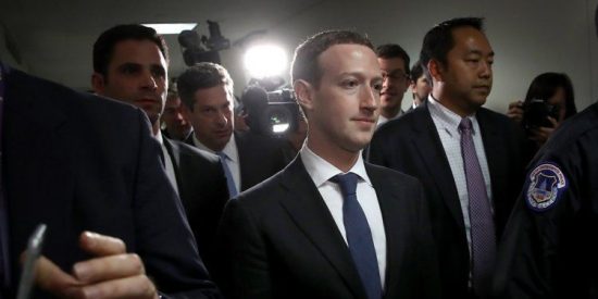 Ζάκερμπεργκ στο Κογκρέσο: «Έχουν υποκλαπεί και τα δικά μου προσωπικά δεδομένα»