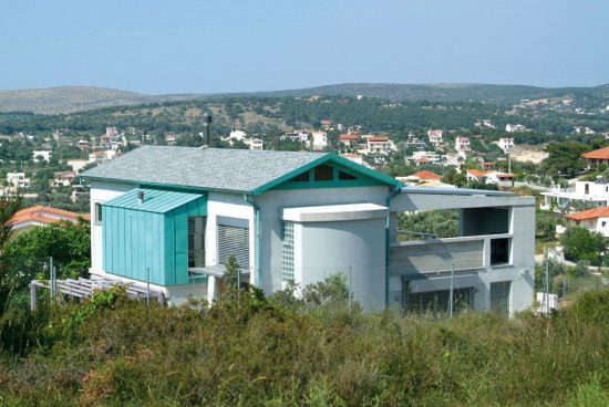 Μια πρωτότυπη κατοικία με σύγχρονα υλικά κατασκευής στο Μαρκόπουλο (8 pics)
