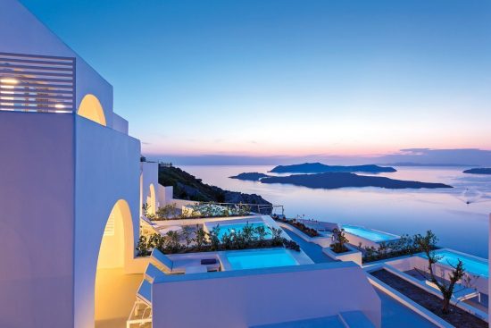 Εντυπωσιακά ενοικιαζόμενα δωμάτια στη Σαντορίνη με άπλετη θέα στην Καλντέρα (11 pics)