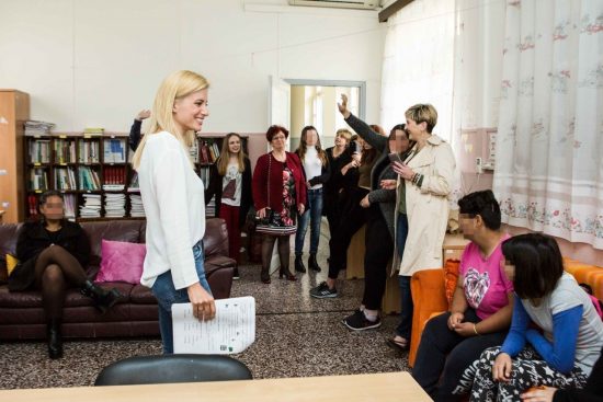 Η Ευαγγελία Αραβανή ταξίδεψε στην Κρήτη και επισκέφθηκε το δίκτυο εθελοντών «Είμαι ακόμα παιδί»