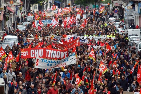 Γαλλία: Σε απεργιακό κλοιό η χώρα – καταλήψεις σε σχολές και πανεπιστήμια