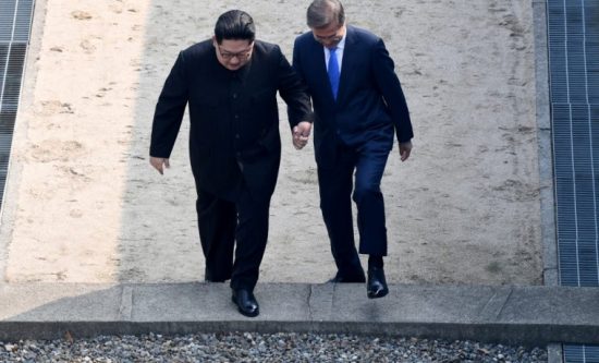 Ο Κιμ Γιονγκ Ουν έγραψε ιστορία – «Πάτησε» στη Νότια Κορέα μετά από 65 χρόνια (video&pics)