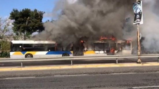 Φωτιά σε αστικό λεωφορείο στην Λεωφόρο Ποσειδώνος