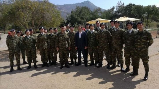 Στους στρατιώτες της Τήλου και στους πρόσφυγες στο νησί ευχήθηκε ο Αλ. Τσίπρας (video)