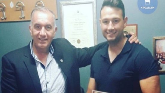 Βραβεύτηκε φαντάρος που παρέδωσε πορτοφόλι με 3.000 ευρώ