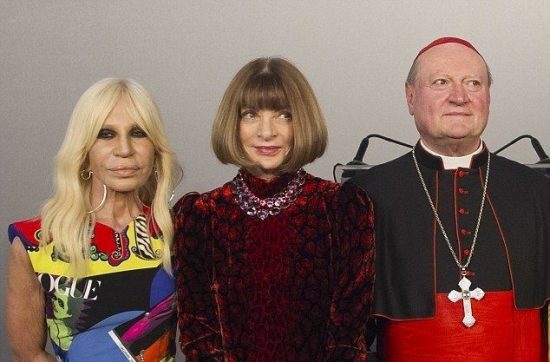 Πώς η Anna Wintour «άλωσε» το Βατικανό και η έκθεση-ορόσημο στο Met της Ν. Υόρκης