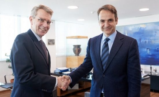 Συνάντηση μισής ώρας για Μητσοτάκη – Πάιατ στη Βουλή
