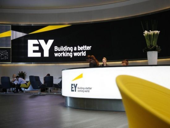 Ernst & Young: Τι προβληματίζει τα στελέχη των ελληνικών επιχειρήσεων