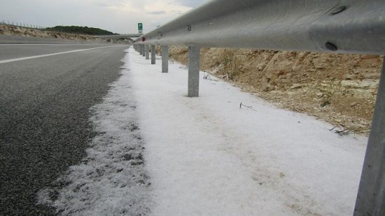 Ισχυρή χαλαζόπτωση έπληξε τα Γιάννενα – Χρειάστηκαν εκχιονιστικά μηχανήματα