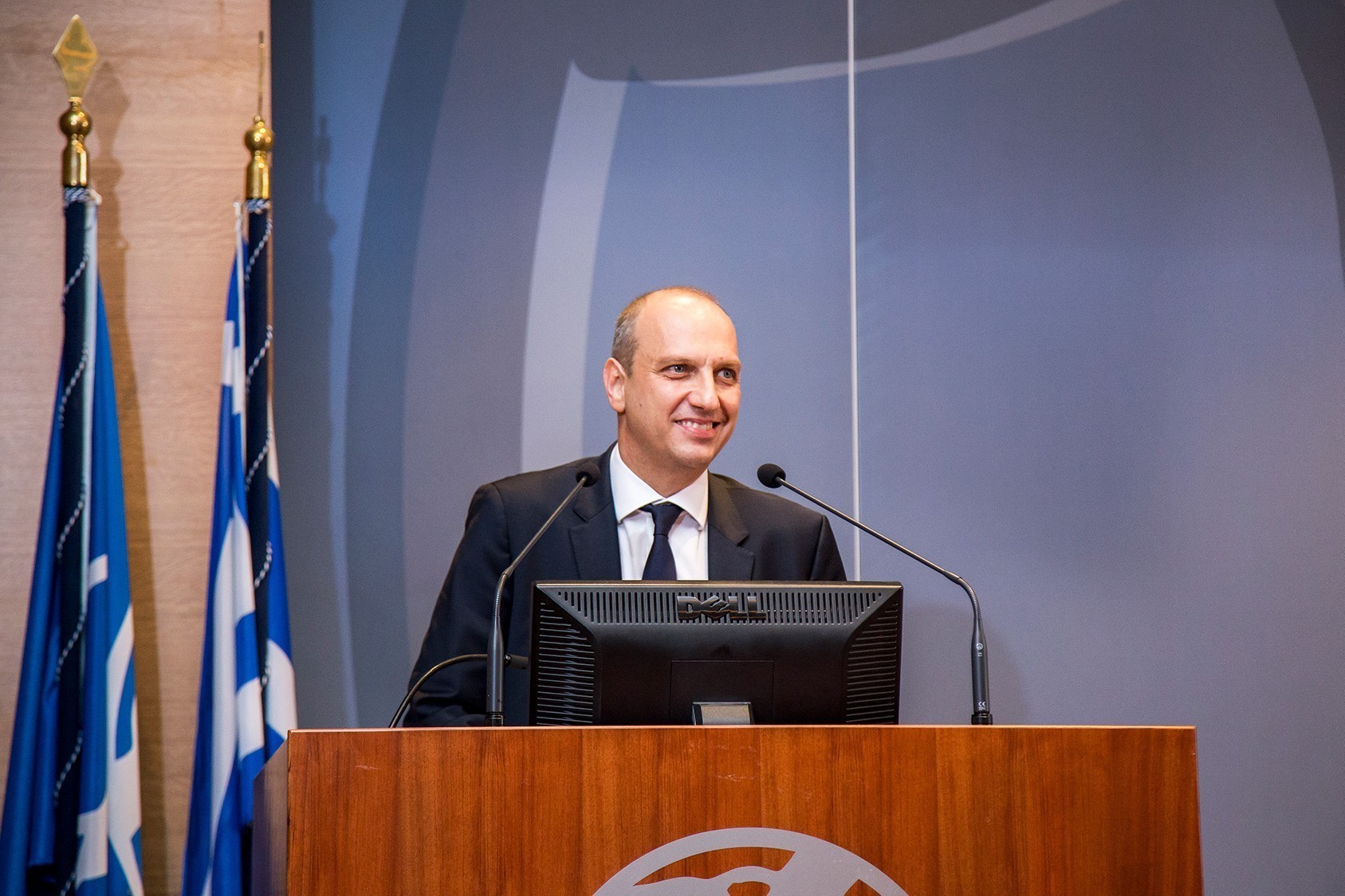 Πλήθος κόσμου και ηχηρά ονόματα στην παρουσίαση του βιβλίου του Γιάννη Οικονόμου
