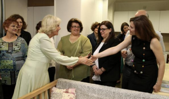 Τον ξενώνα φιλοξενίας κακοποιημένων γυναικών του δήμου Αθηναίων επισκέφθηκε η Καμίλα