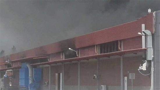 Ξάνθη: Σοβαρές ζημιές στο εργοστάσιο της Sunlight προκάλεσε η μεγάλη πυρκαγιά