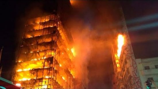 Βραζιλία: Τουλάχιστον ένας νεκρός από κατάρρευση φλεγόμενου κτιρίου (video)