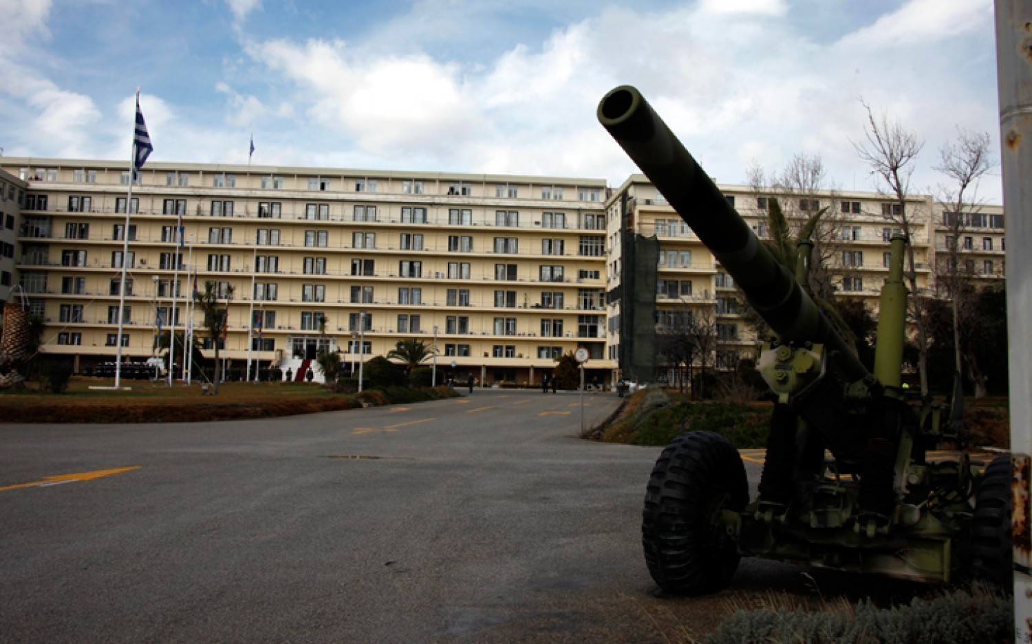 Προσαγωγή ατόμου που φωτογράφιζε το Στρατόπεδο «Παπάγου»