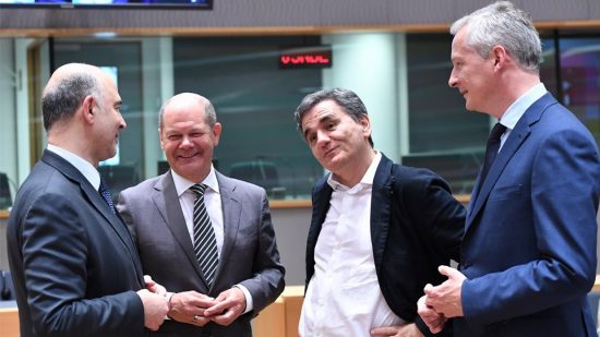 Στη δημοσιότητα η «Έκθεση Συμμόρφωσης» της Κομισιόν – Κανονικά θα εφαρμοστεί η περικοπή συντάξεων και αφορολόγητου