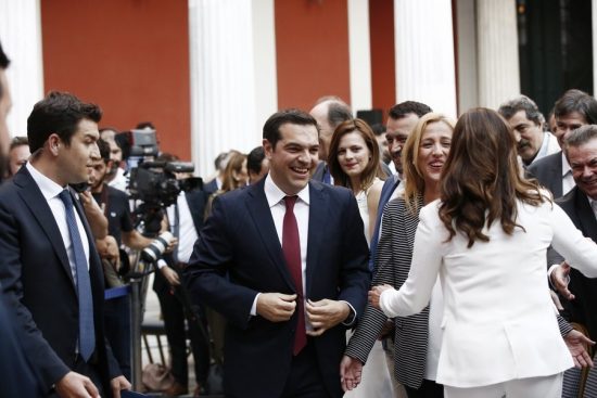 «Σοκ και δέος» από το Τεχνικό Μνημόνιο: Νέες μειώσεις συντάξεων και μετά το 2019, μείωση αφορολόγητου, επέκταση πλειστηριασμών…