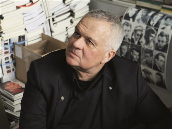 Ο εκδότης Γιώργος Χρονάς αποχαιρετά την Μάνια Τεγοπούλου