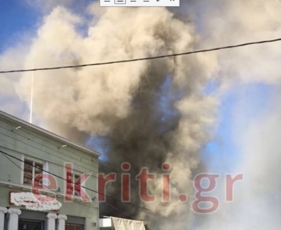 «Πνίγηκε» από τους καπνούς το κέντρο των Χανίων (pics)