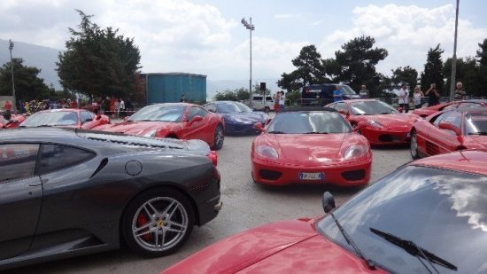 Τι γυρεύουν 40 Ferrari στα Ιωάννινα;