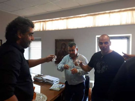 Επικός μονόλογος Βαρουφάκη στα Ανώγεια: Ηλίθιοι είναι οι επενδυτές να έρθουν στην πτωχευμένη Ελλάδα; (video)