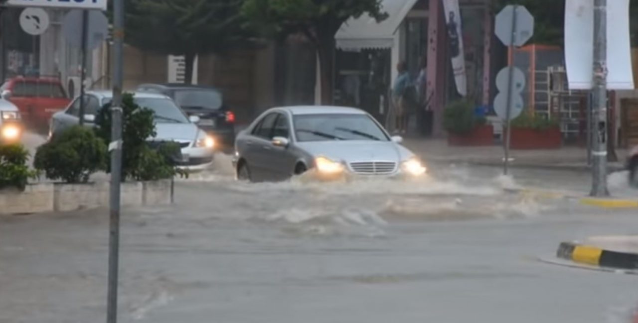 Vreme rea în Nafplion: haos din cauza ploii - Râuri pe drumuri (Video)