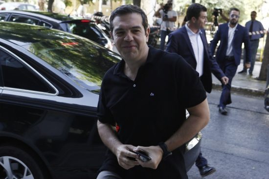 Ο Τσίπρας έστειλε τους δημοσιογράφους για μπάνιο!