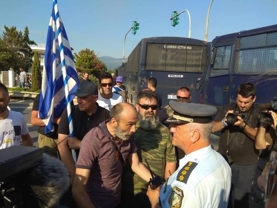 Θεσσαλονίκη: Τα ΜΑΤ έκλεισαν τον δρόμο στους διαδηλωτές έξω από το ξενοδοχείο που θα μιλήσει ο Τσίπρας