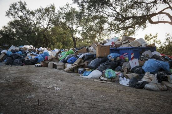 Μέχρι την… Αμερική έχει φτάσει η μυρωδιά των σκουπιδιών της Κέρκυρας