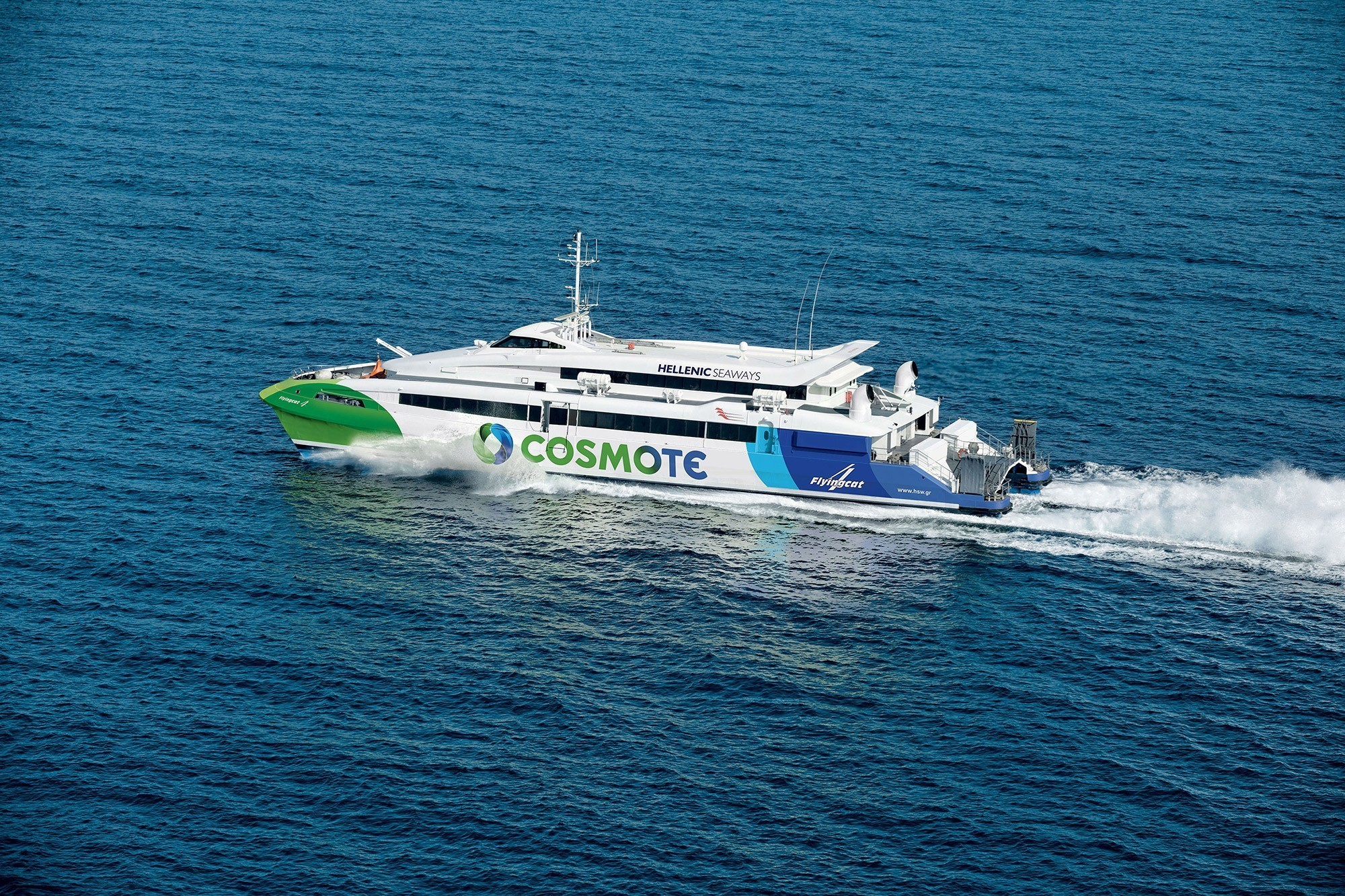 Πρόσκρουση του Flyingcat 4 σε λιμενοβραχίονα της Ραφήνας