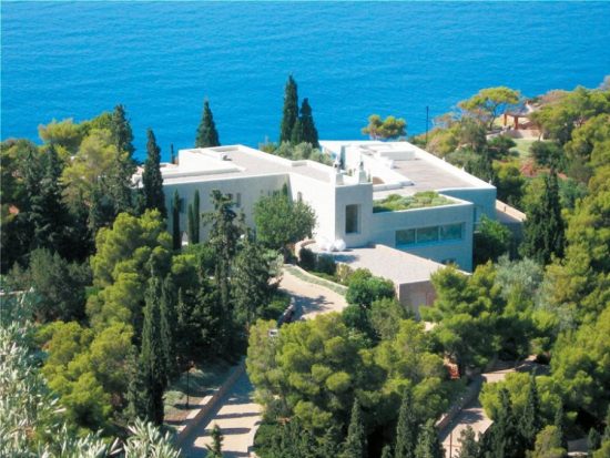 Τραπεζίτες για Folli Follie: Πλήρης αιφνιδιασμός για το 106Α- Τι γίνεται με τα δάνεια και τα σπίτια της οικογένειας Κουτσολιούτσου