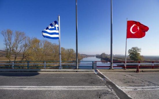 Πληροφορίες για σύλληψη Τούρκου στρατιωτικού με βαρύ οπλισμό στον Έβρο