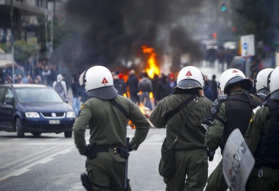 Αθώοι 18 άνδρες των ΜΑΤ που είχαν μηνυθεί από τον Αλέξη Τσίπρα