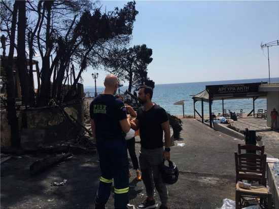 Στο πλευρό των πληγέντων στο Κόκκινο Λιμανάκι ο Σάκης Τανιμανίδης και η Χριστίνα Μπόμπα