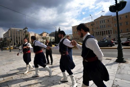 Επίδομα σε χορευτές και εργαζόμενους σε ζωντανές εκδηλώσεις
