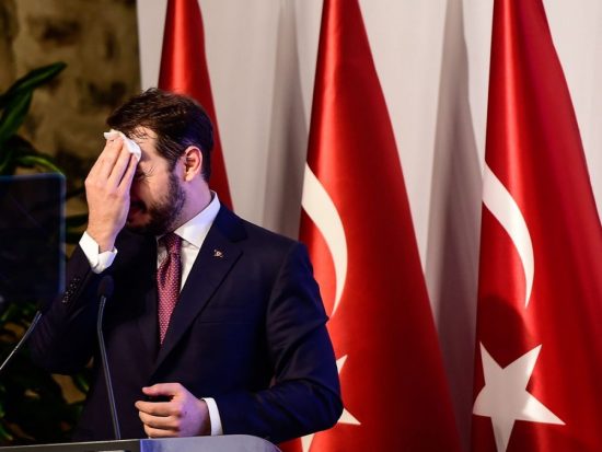 Γιατί καταρρέει ξανά η τουρκική λίρα