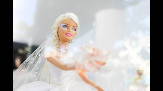 Η Barbie έχει… κυτταρίτιδα! Τα πρότυπα ομορφιάς της πιο διάσημης κούκλας αλλάζουν