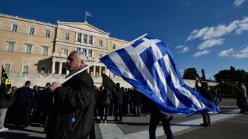 CNBC για Ελλάδα: Η καθυστέρηση των μεταρρυθμίσεων θέτουν σε κίνδυνο τις επιστροφές από τα ομόλογα