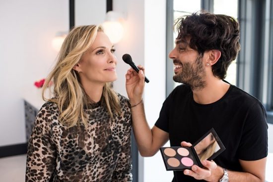 Ο makeup artist Joey Maalouf μας δείχνει το απόλυτο καλοκαιρινό μακιγιάζ (video)