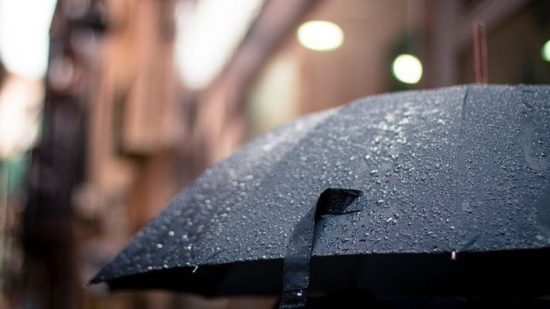 Έντονη βροχόπτωση πλήττει την Ημαθία και την Πέλλα