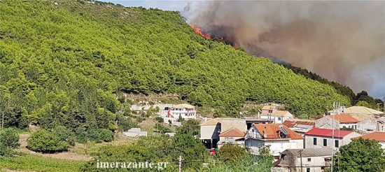 Σε πύρινο κλοιό η Ζάκυνθος, σε εξέλιξη οι φωτιές σε Μαχαιράδο και Κοιλιώμενο – Υπό έλεγχο η φωτιά στην Άνδρο