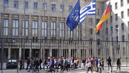 Έκθεση γερμανικού ΥΠΟΙΚ: Αβέβαια τα σενάρια της Κομισιόν για το ελληνικό χρέος
